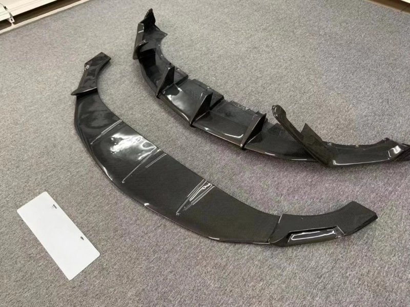 High Quality Fast Delivery Sale Price Dry Carbon Fiber TC Style the Upper and Lower Front Lips Body Kits for URUS